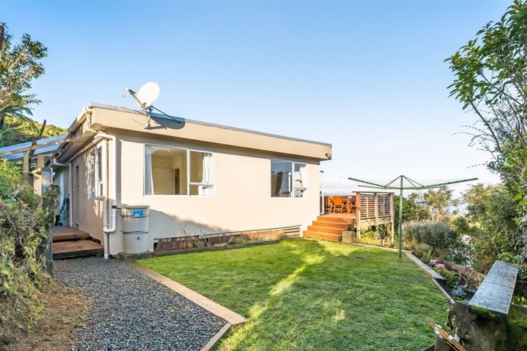 Photo of property in 40 Akatea Road, Korokoro, Lower Hutt, 5012