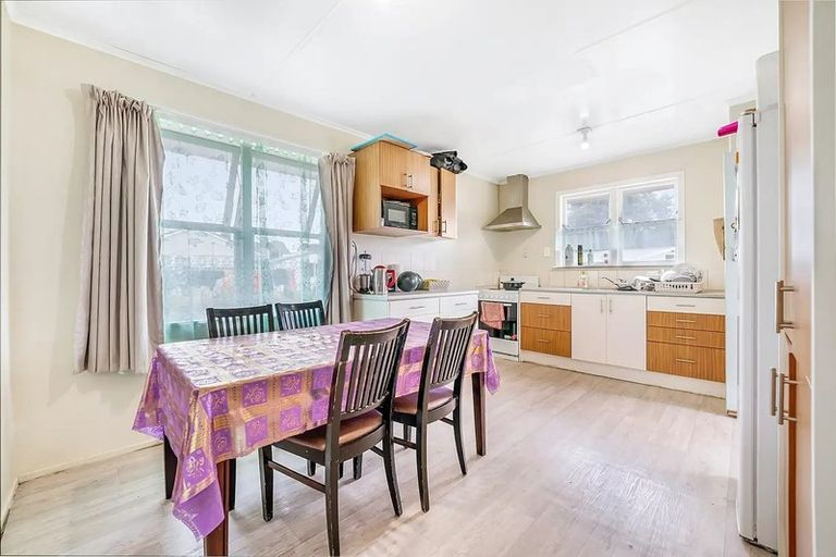 Photo of property in 5 Corsair Crescent, Mangere, Auckland, 2022