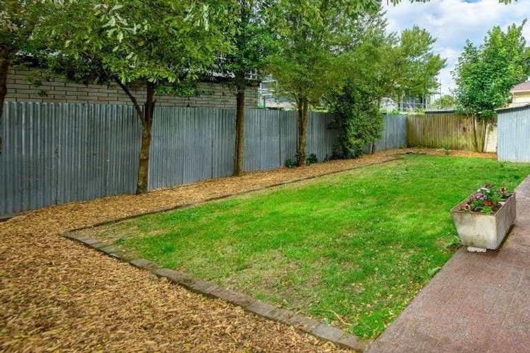 Photo of property in 2/147 Springfield Road, St Albans, Christchurch, 8014