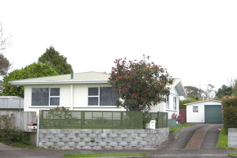 Photo of property in 11 Kennedy Place, Merrilands, New Plymouth, 4312