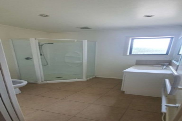 Photo of property in 98 Botany Road, Botany Downs, Auckland, 2010