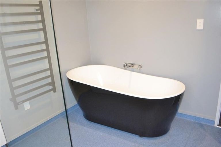 Photo of property in 110a Main Road, Tawa, Wellington, 5028