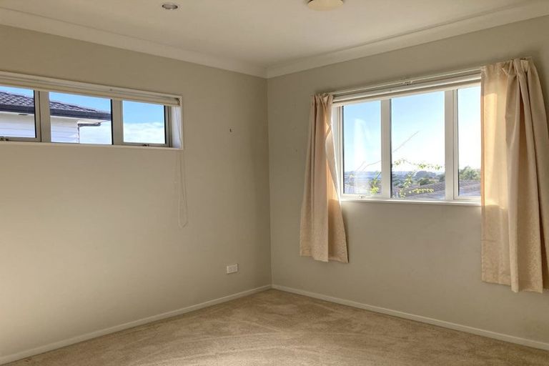 Photo of property in 16 Midhurst Avenue, Henderson, Auckland, 0612