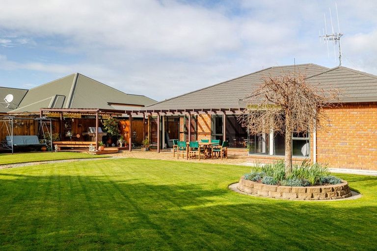 Photo of property in 62 Royal Oak Drive, Kelvin Grove, Palmerston North, 4414