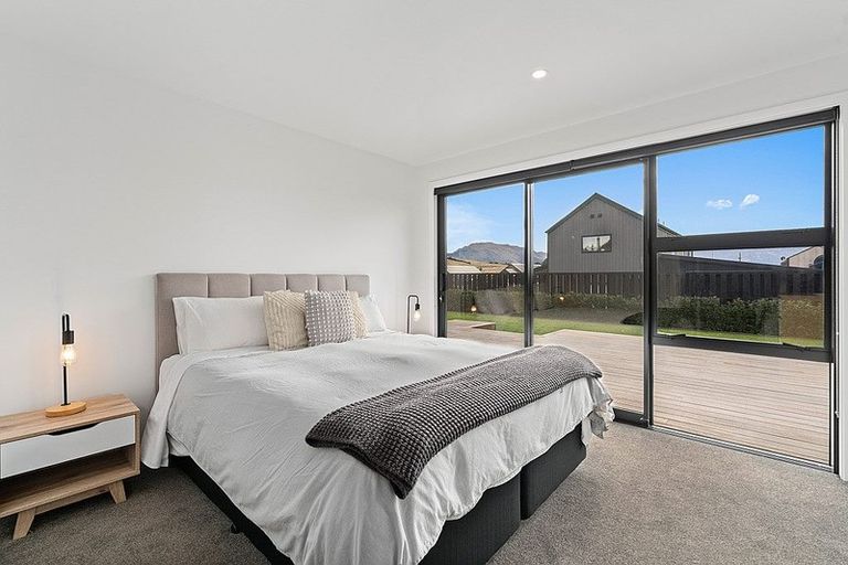Photo of property in 10 Sawdon Street, Wanaka, 9305