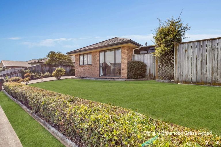 Photo of property in 16 Meridian Grove, Kelvin Grove, Palmerston North, 4414