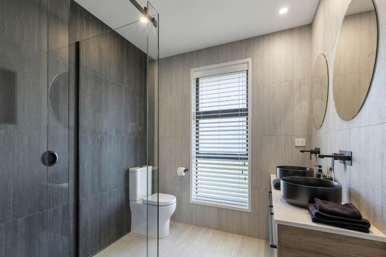 Photo of property in 28 Durey Road, Dairy Flat, 0792