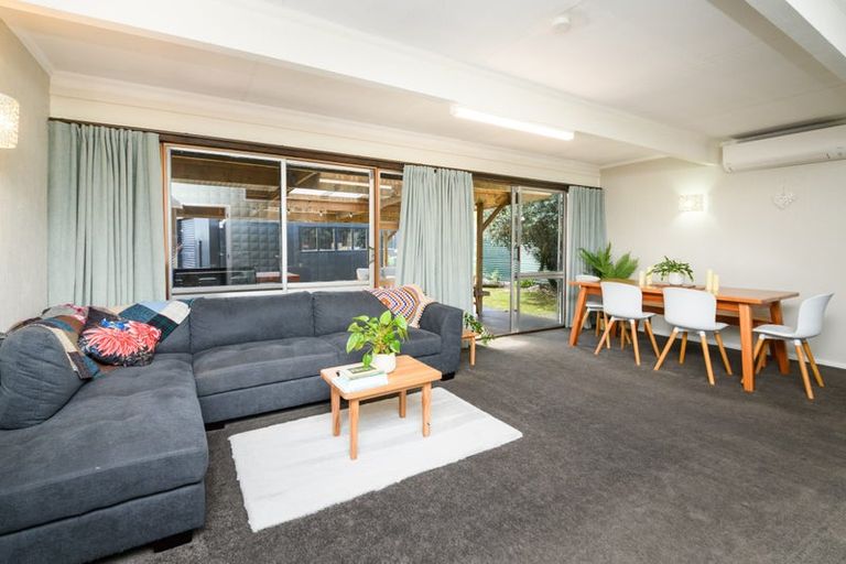 Photo of property in 6 Pukatea Place, Milson, Palmerston North, 4414