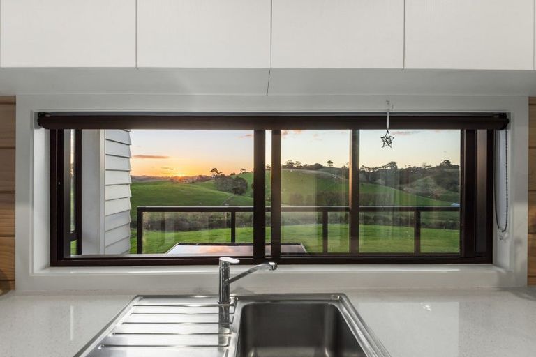 Photo of property in 86 Valley Road, Waitoki, 0871