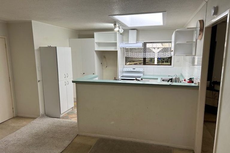 Photo of property in 18 Cornelian Crescent, Half Moon Bay, Auckland, 2012