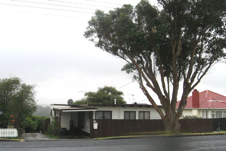 Photo of property in 1/116 Coronation Road, Hillcrest, Auckland, 0627