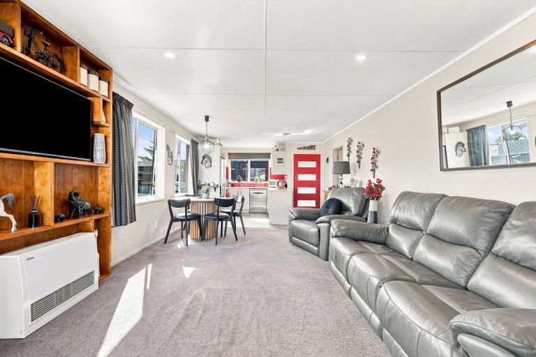 Photo of property in 23 Gibbons Crescent, Castlecliff, Whanganui, 4501
