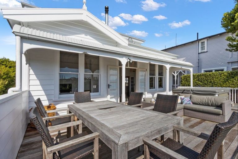 Photo of property in 11 Colenso Avenue, Hospital Hill, Napier, 4110