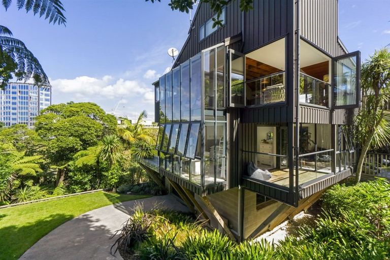 Photo of property in 17b Rangitoto Terrace, Milford, Auckland, 0620