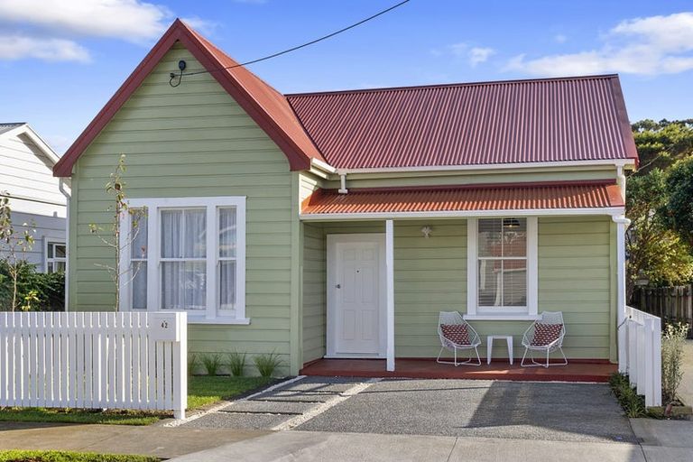 Photo of property in 42 Hine Street, New Plymouth, 4310