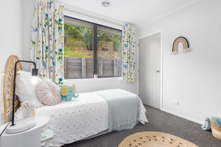 Photo of property in 22 Queen Charlotte Drive, Aotea, Porirua, 5024