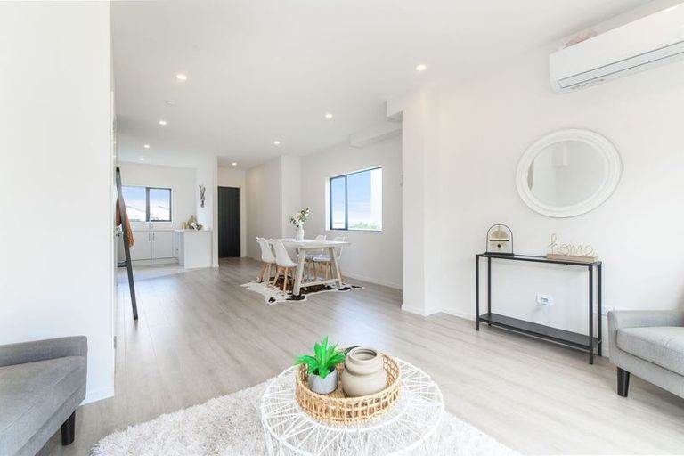 Photo of property in 53a Crestview Rise, Papakura, 2110