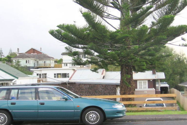 Photo of property in 21 Kamara Road, Glen Eden, Auckland, 0602