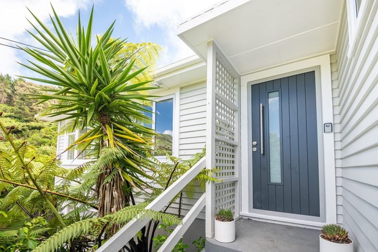 Photo of property in 8 Tui Terrace, Tawa, Wellington, 5028