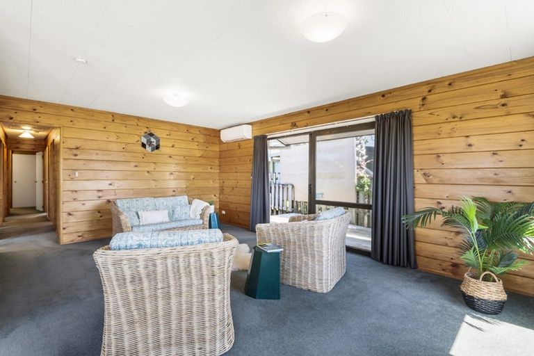 Photo of property in 1/8 Camilla Grove, Totara Vale, Auckland, 0629