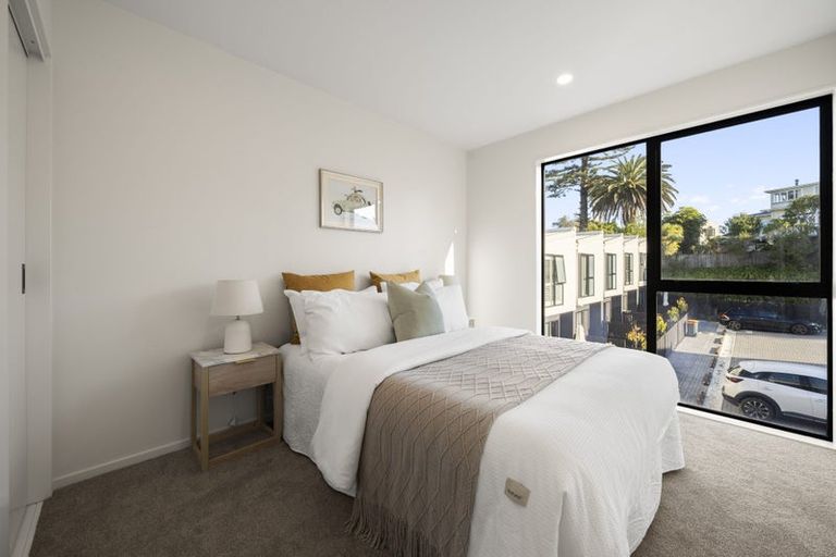 Photo of property in 1/18 Handley Avenue, Narrow Neck, Auckland, 0624