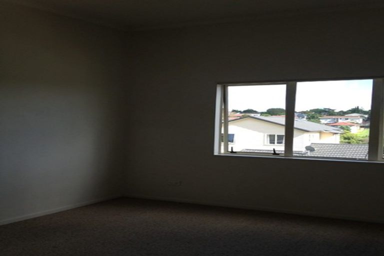 Photo of property in 35 Brashier Circle, Sunnyvale, Auckland, 0612