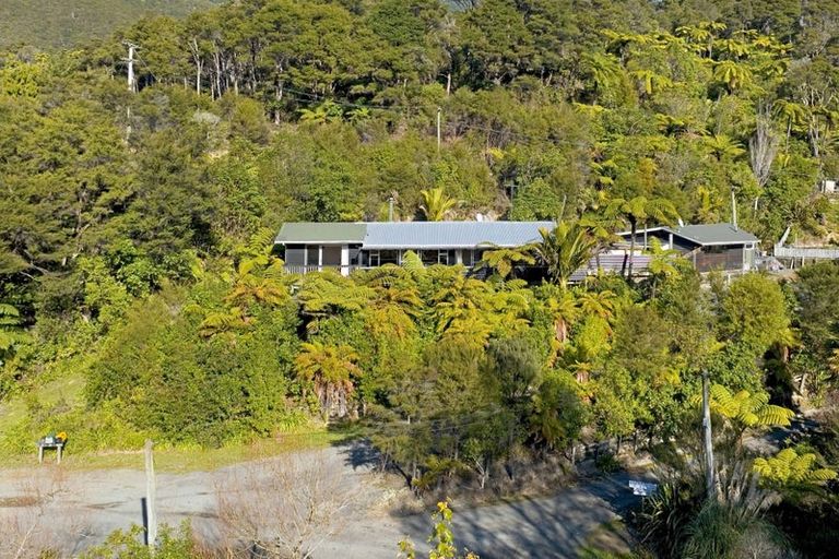 Photo of property in 38 Hope Drive, Okiwi Bay, 7193