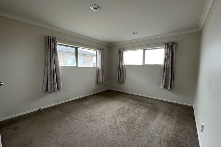 Photo of property in 16 Kira Road, Flat Bush, Auckland, 2016