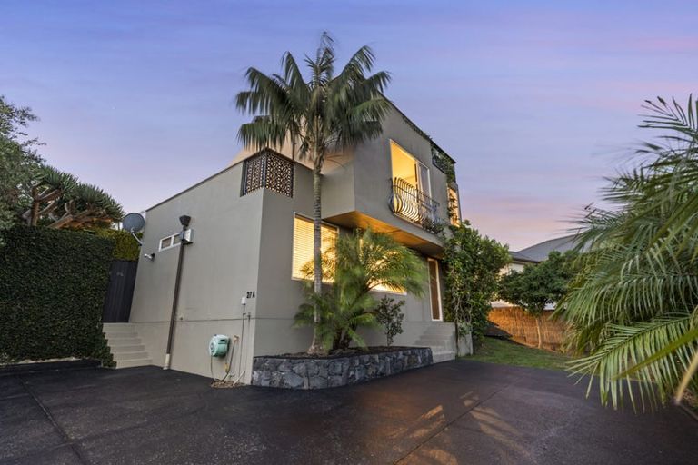 Photo of property in 27a Peter Terrace, Castor Bay, Auckland, 0620