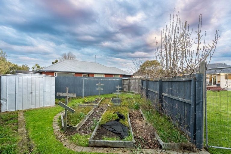 Photo of property in 43 Daniels Road, Redwood, Christchurch, 8051