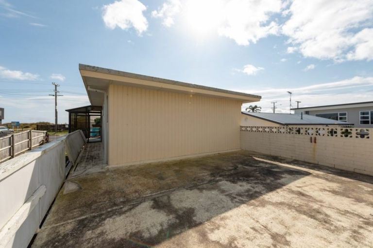 Photo of property in 56 Karewa Parade, Papamoa Beach, Papamoa, 3118