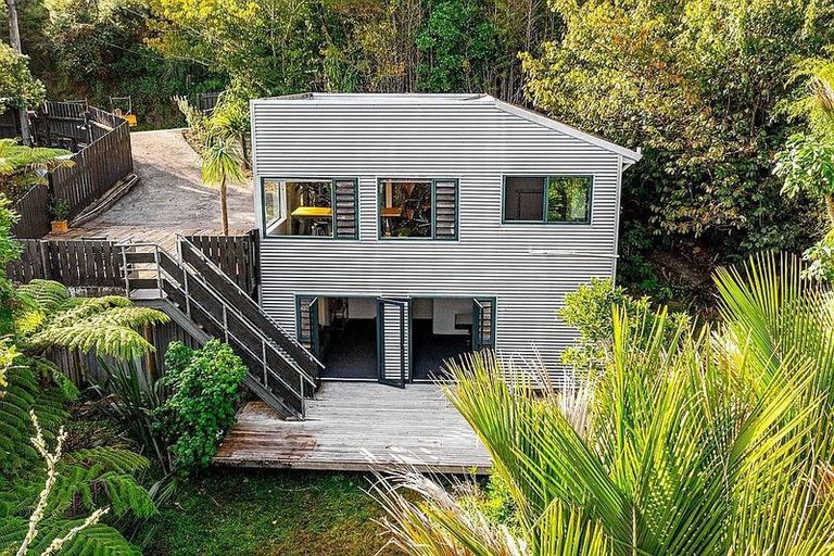 Photo of property in 395 Titirangi Road, Titirangi, Auckland, 0604