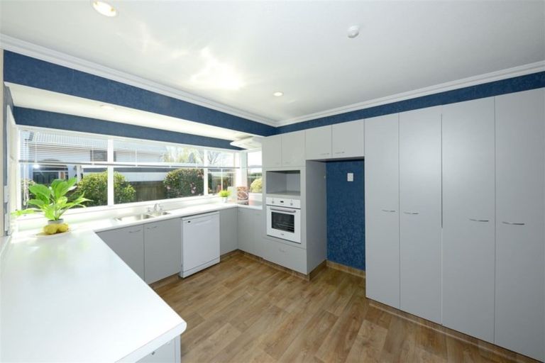 Photo of property in 2 Broadfell Avenue, Avonhead, Christchurch, 8042