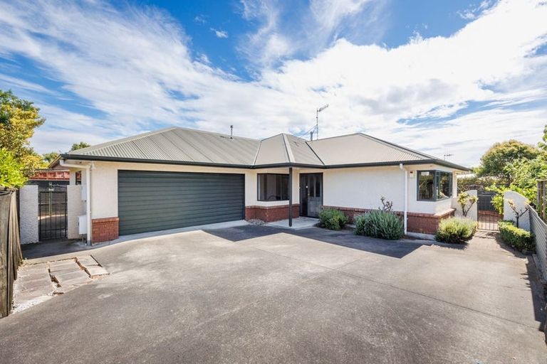 Photo of property in 12 Franklin Avenue, Hokowhitu, Palmerston North, 4410