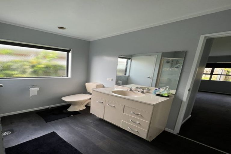 Photo of property in 5 Universal Drive, Henderson, Auckland, 0610