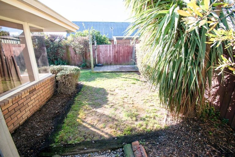 Photo of property in 2/18 Kirsten Place, Parklands, Christchurch, 8083