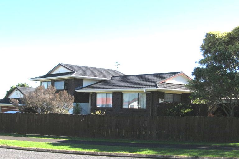 Photo of property in 6 Sheralee Place, Bucklands Beach, Auckland, 2014