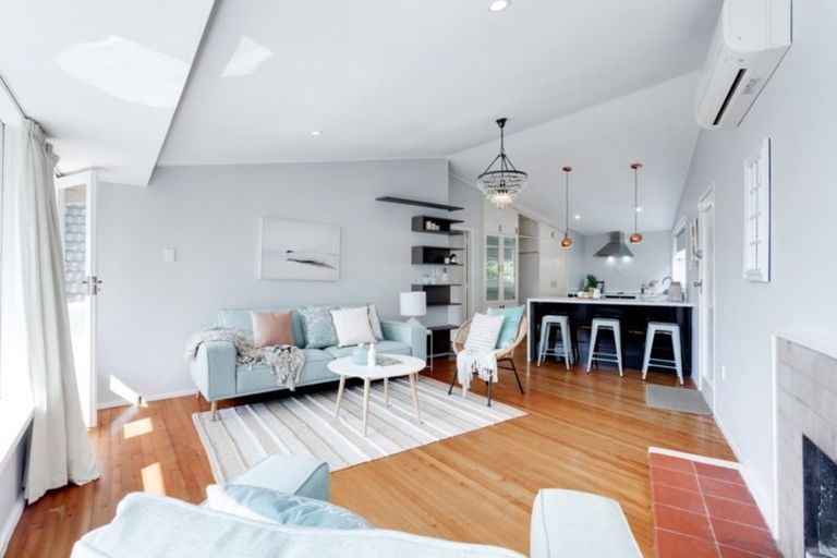 Photo of property in 5 Waerenga Road, Days Bay, Lower Hutt, 5013