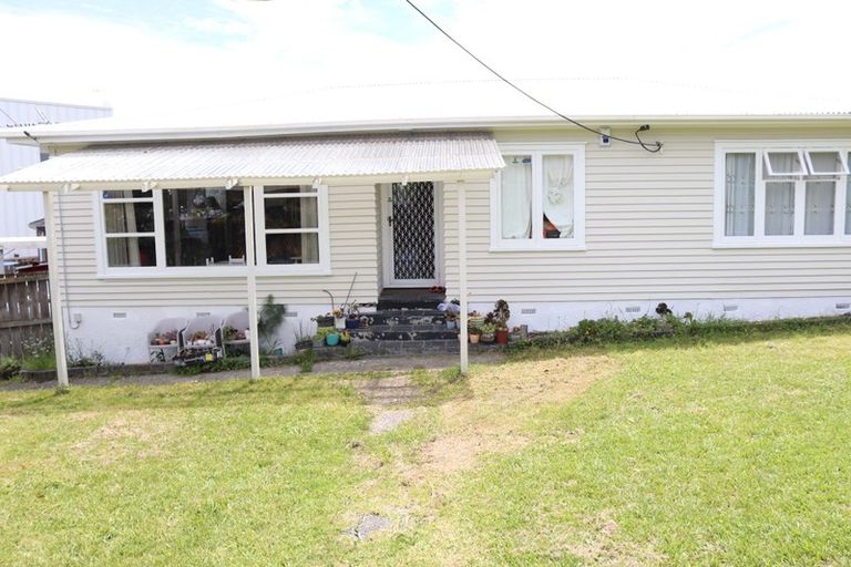 Photo of property in 1/44 College Road, Northcote, Auckland, 0627