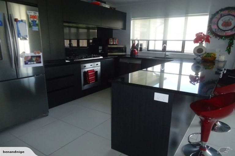 Photo of property in 31 Harbour Crest Drive, Waiuku, 2123