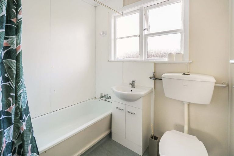 Photo of property in 10/8 Compton Crescent, Taita, Lower Hutt, 5011