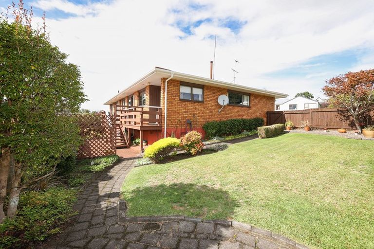 Photo of property in 2 Caledonia Place, Highlands Park, New Plymouth, 4312