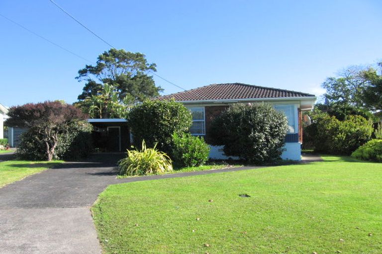Photo of property in 12 Flanshaw Road, Te Atatu South, Auckland, 0610