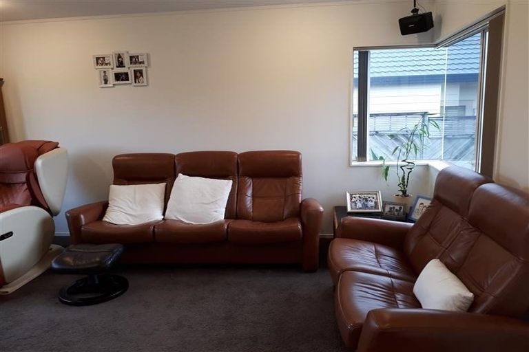 Photo of property in 22 Harbour Lights Close, West Harbour, Auckland, 0618