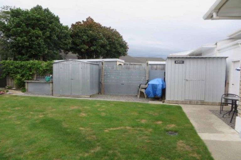 Photo of property in 55 Karaka Crescent, Levin, 5510