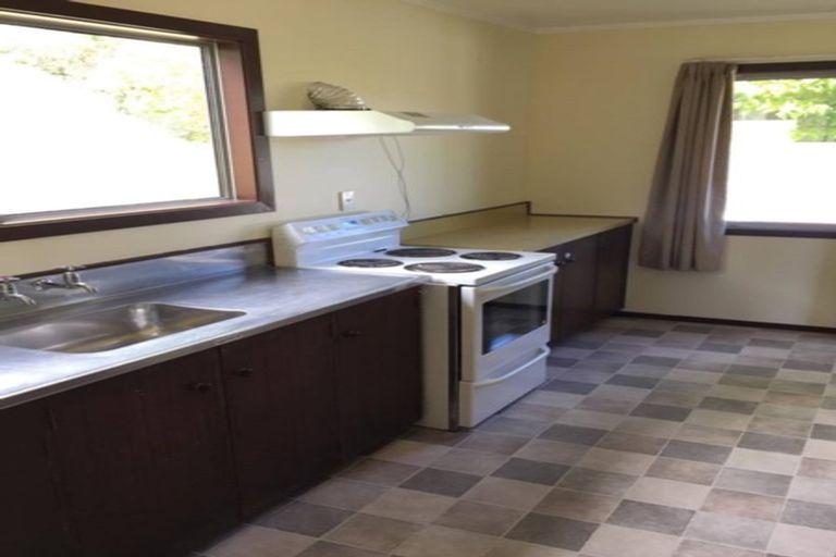 Photo of property in 93 Stewart Drive, Newlands, Wellington, 6037