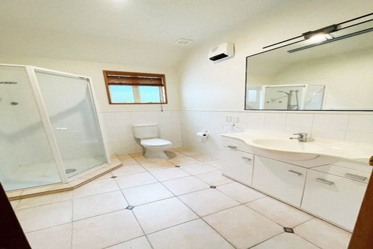 Photo of property in 27 Warman Road, Okura, Auckland, 0792