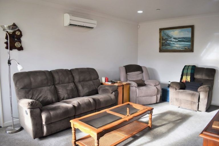 Photo of property in 28 Ian Peter Way, Otaki, 5512
