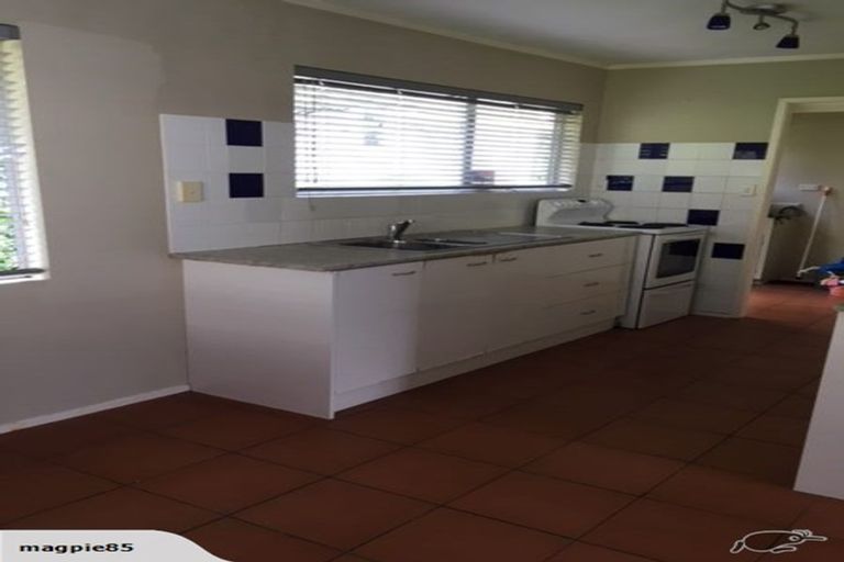 Photo of property in 10 Dakota Avenue, Beach Haven, Auckland, 0626