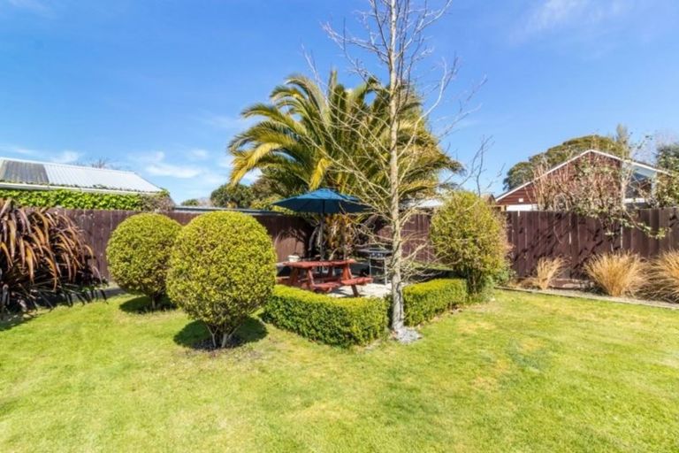 Photo of property in 21 Burnside Crescent, Burnside, Christchurch, 8053